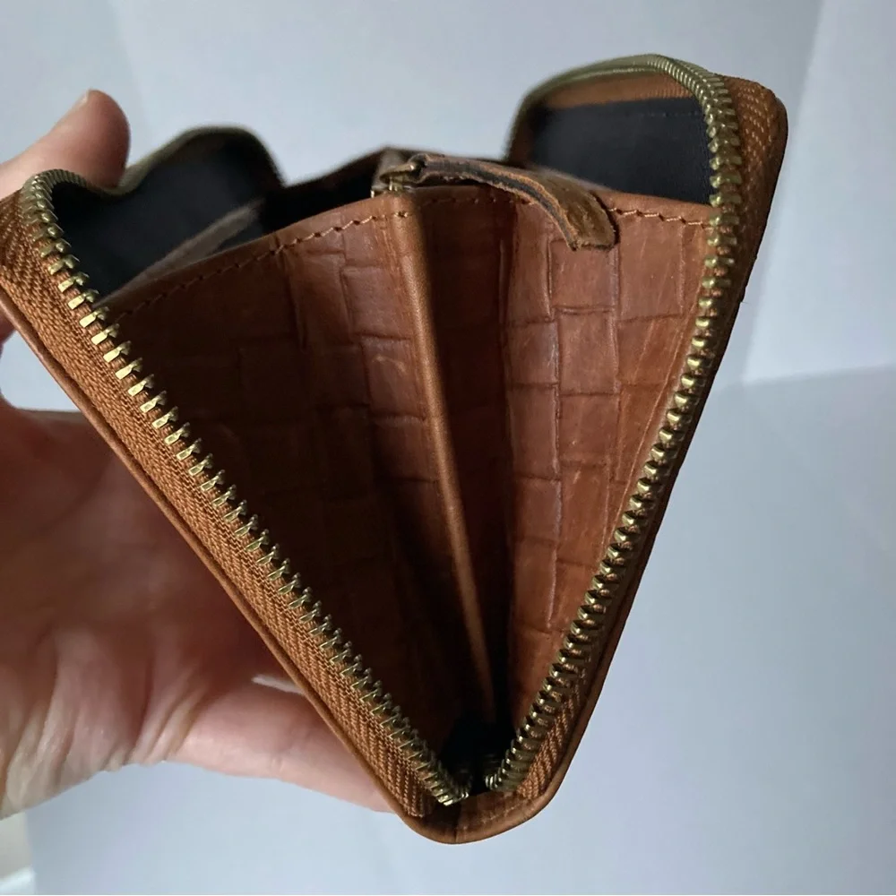 Margot New York Leather Wristlet Clutch 8.5 inches x 4.5 inches - Picture 5 of 11